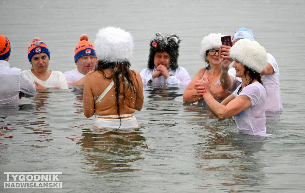 Śnieżne Jezioro Aniołów nad Jeziorem Tarnobrzeskim