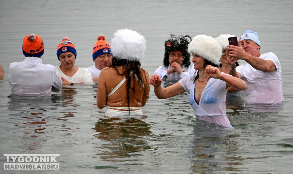 Śnieżne Jezioro Aniołów nad Jeziorem Tarnobrzeskim