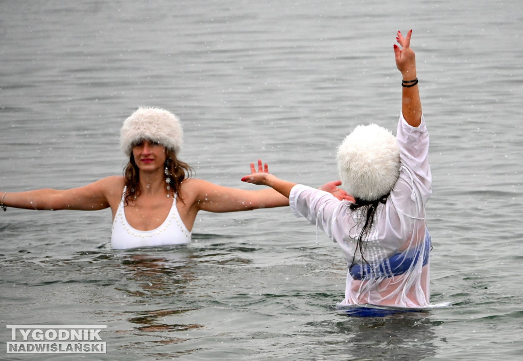 Śnieżne Jezioro Aniołów nad Jeziorem Tarnobrzeskim
