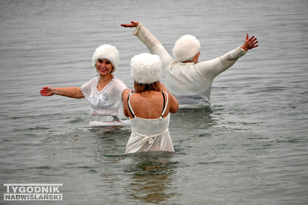Śnieżne Jezioro Aniołów nad Jeziorem Tarnobrzeskim