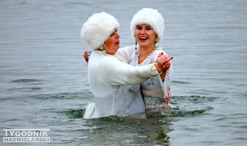 Śnieżne Jezioro Aniołów nad Jeziorem Tarnobrzeskim