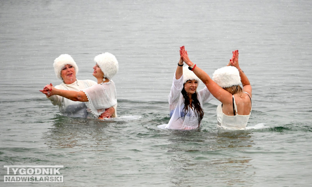 Śnieżne Jezioro Aniołów nad Jeziorem Tarnobrzeskim