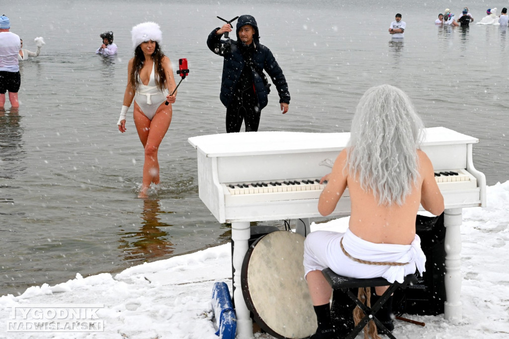 Śnieżne Jezioro Aniołów nad Jeziorem Tarnobrzeskim