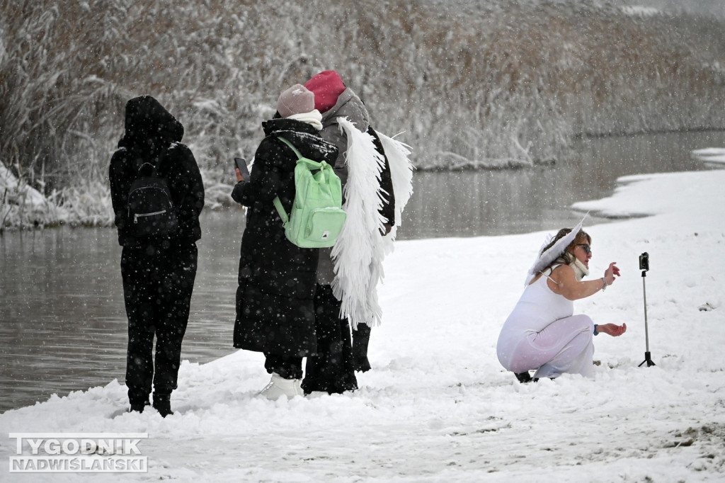 Śnieżne Jezioro Aniołów nad Jeziorem Tarnobrzeskim