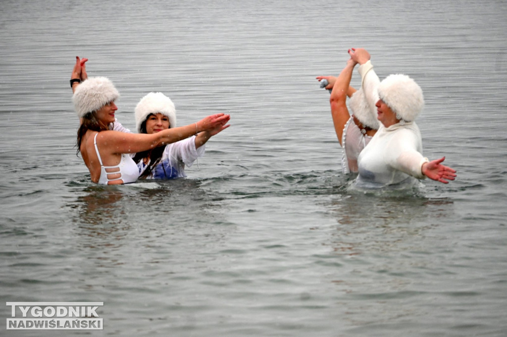 Śnieżne Jezioro Aniołów nad Jeziorem Tarnobrzeskim