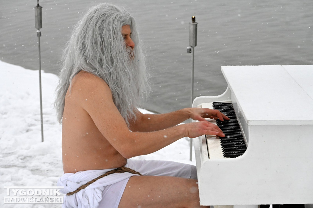 Śnieżne Jezioro Aniołów nad Jeziorem Tarnobrzeskim