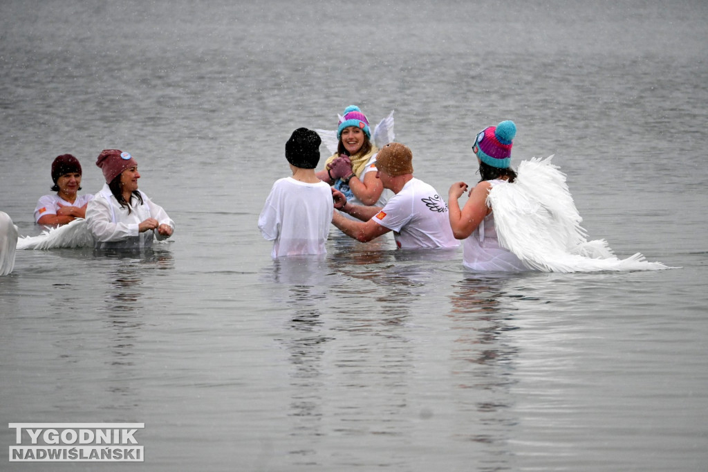 Śnieżne Jezioro Aniołów nad Jeziorem Tarnobrzeskim
