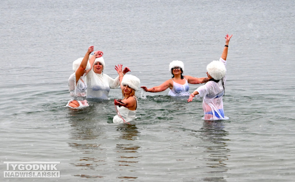 Śnieżne Jezioro Aniołów nad Jeziorem Tarnobrzeskim