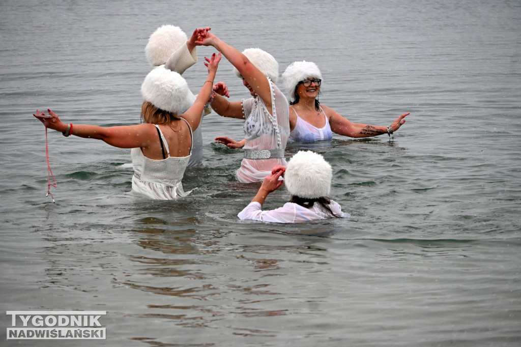 Śnieżne Jezioro Aniołów nad Jeziorem Tarnobrzeskim