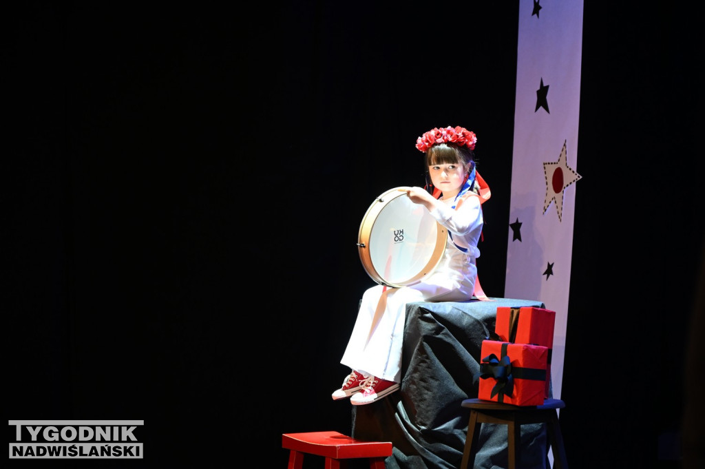 Uczniowie z Zespołu Szkół Społecznych w Tarnobrzegu nagrywają świąteczny teledysk