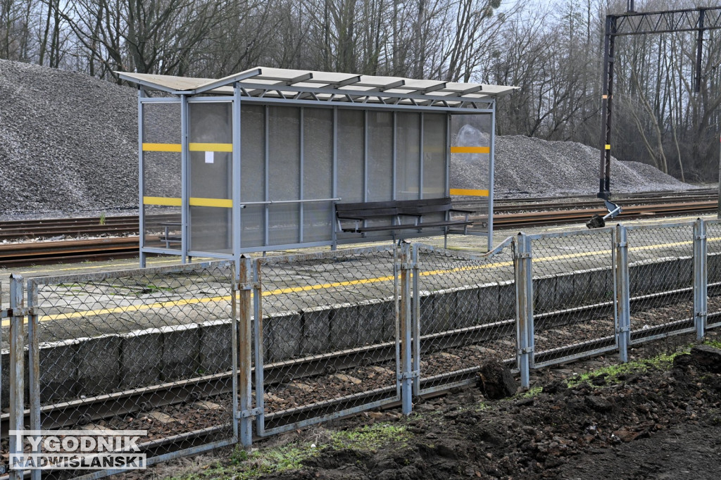 Konferencja posła Rafała Webera na dworcu PKP w Tarnobrzegu