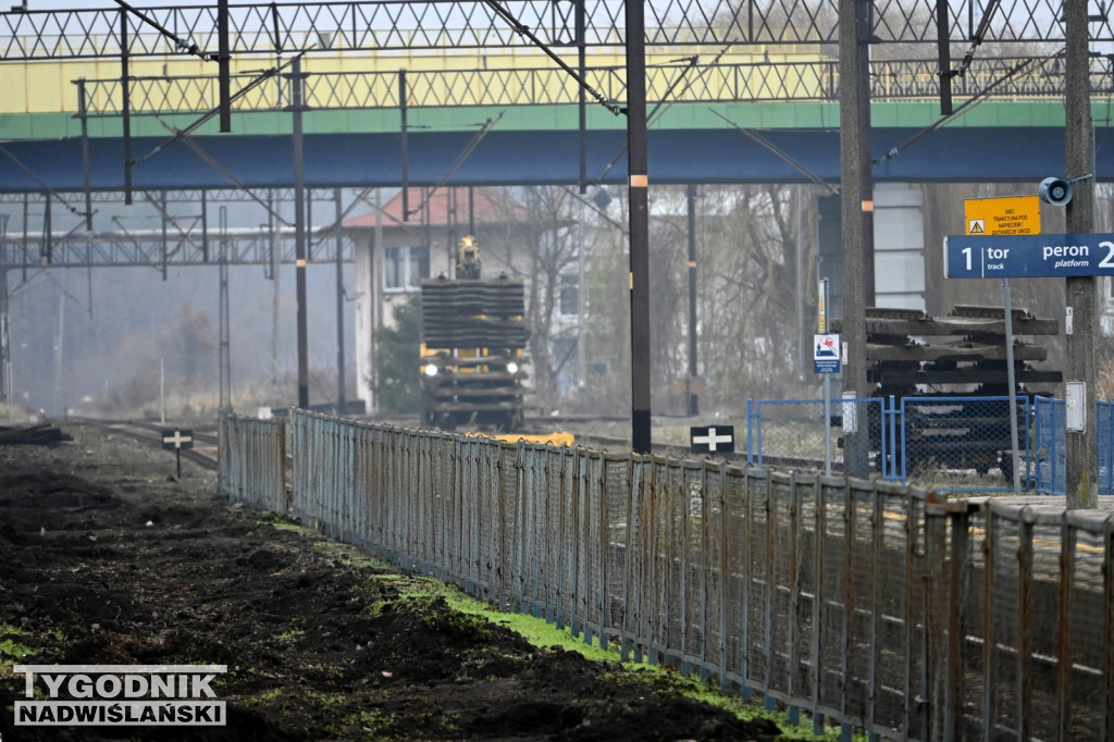Konferencja posła Rafała Webera na dworcu PKP w Tarnobrzegu