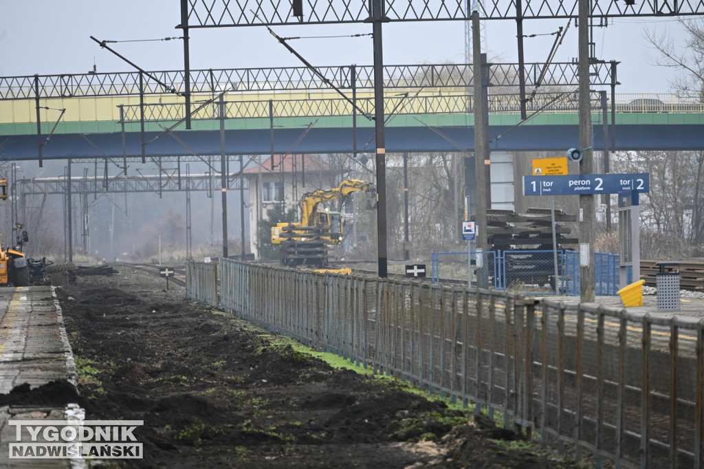 Konferencja posła Rafała Webera na dworcu PKP w Tarnobrzegu