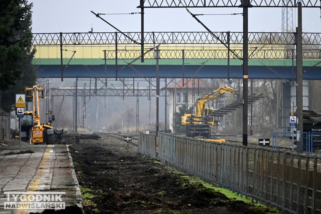Konferencja posła Rafała Webera na dworcu PKP w Tarnobrzegu