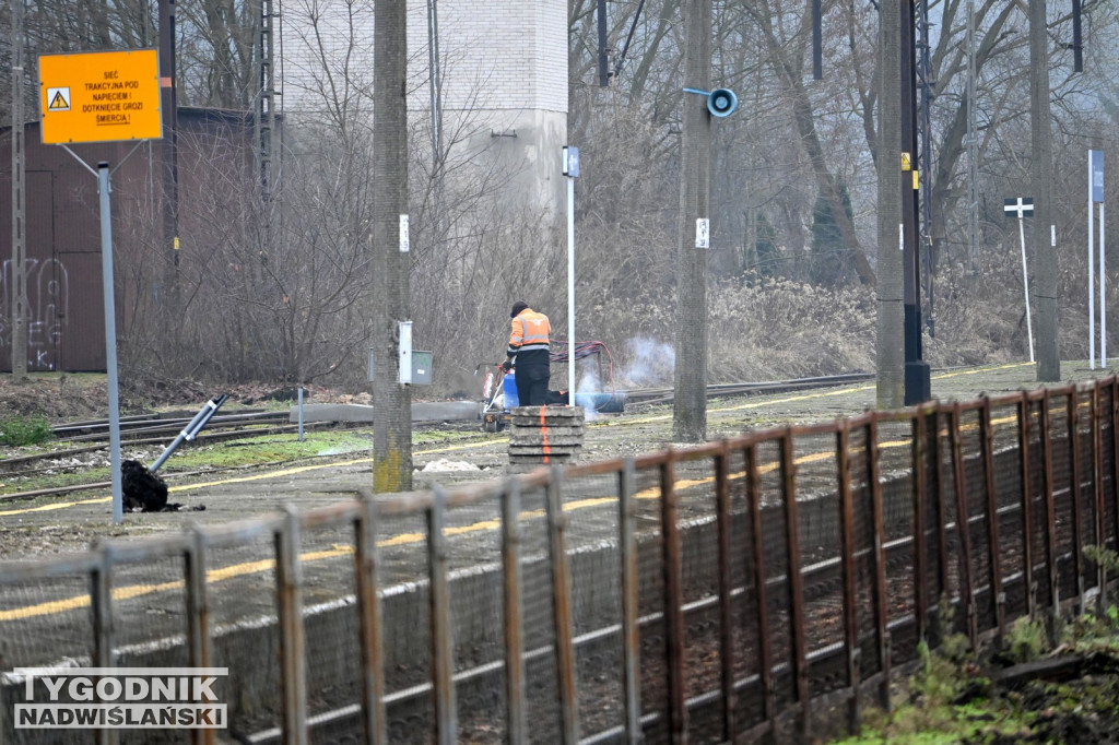 Konferencja posła Rafała Webera na dworcu PKP w Tarnobrzegu