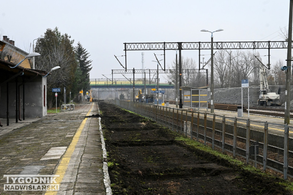 Konferencja posła Rafała Webera na dworcu PKP w Tarnobrzegu