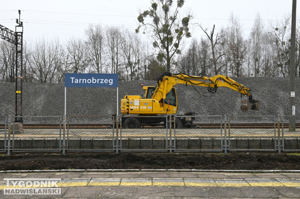 Konferencja posła Rafała Webera na dworcu PKP w Tarnobrzegu