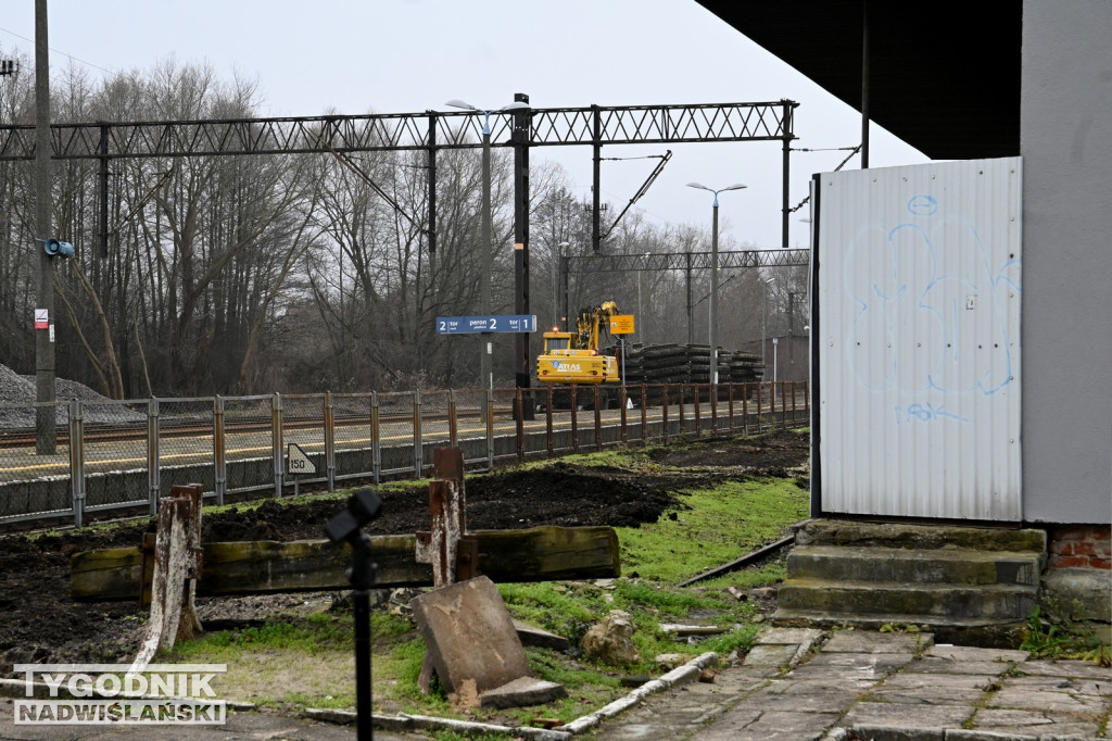 Konferencja posła Rafała Webera na dworcu PKP w Tarnobrzegu