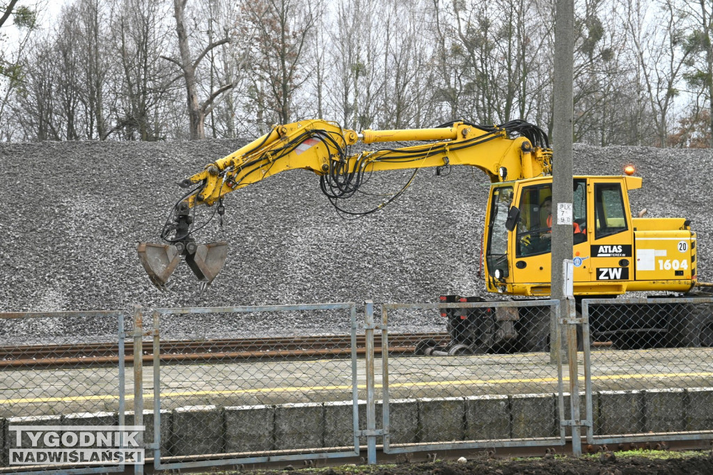 Konferencja posła Rafała Webera na dworcu PKP w Tarnobrzegu
