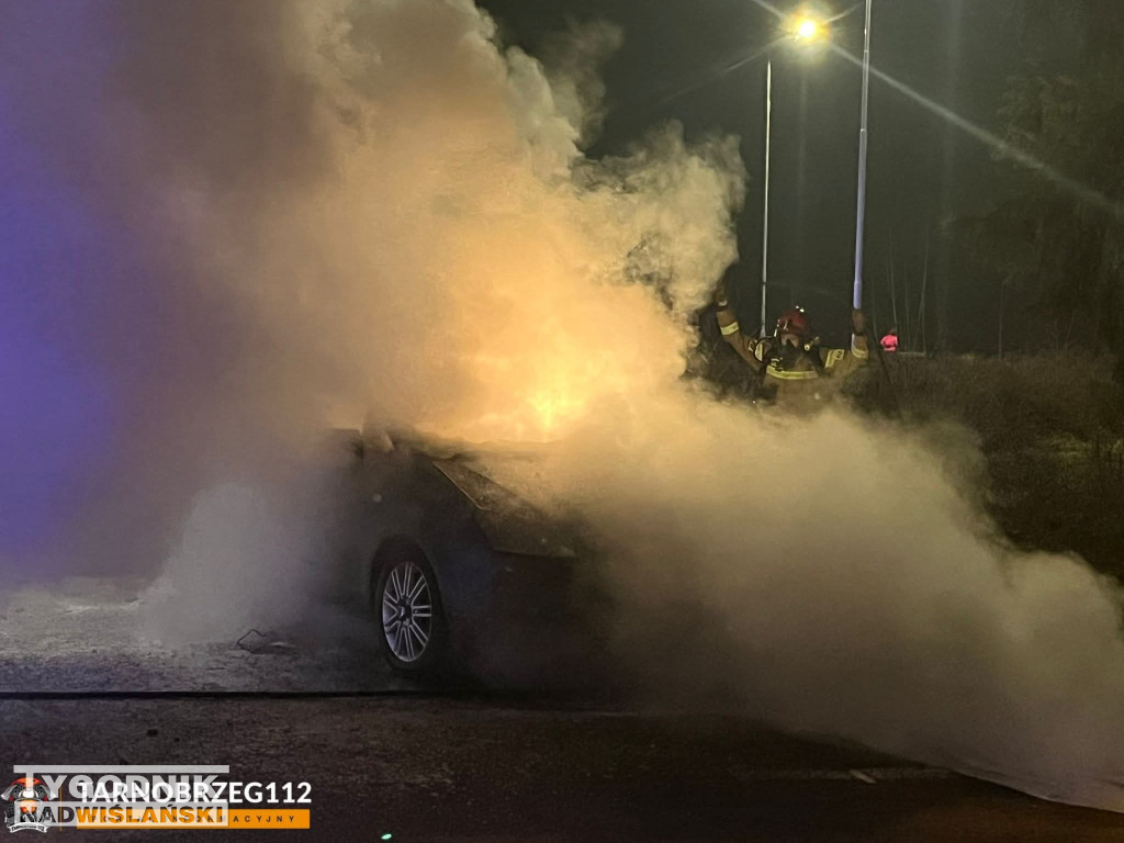 Pożar samochodu w Tarnobrzegu