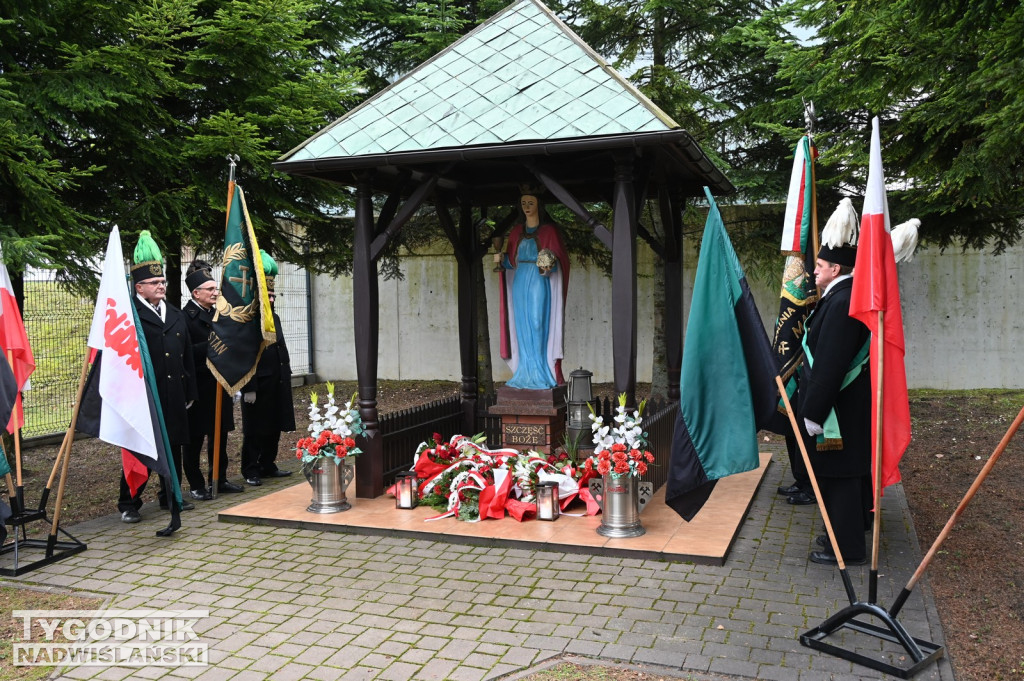 Uroczystość pod pomnikiem św. Barbary w Machowie