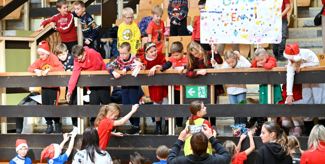 Sportowe Mikołajki na hali w Tarnobrzegu