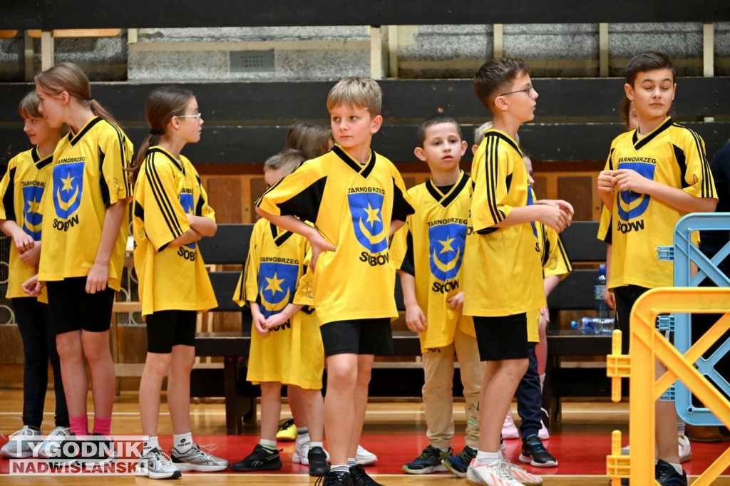 Sportowe Mikołajki na hali w Tarnobrzegu