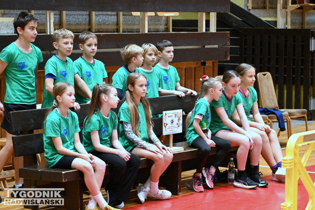 Sportowe Mikołajki na hali w Tarnobrzegu