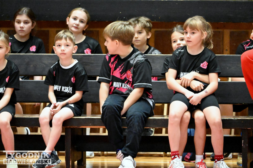 Sportowe Mikołajki na hali w Tarnobrzegu
