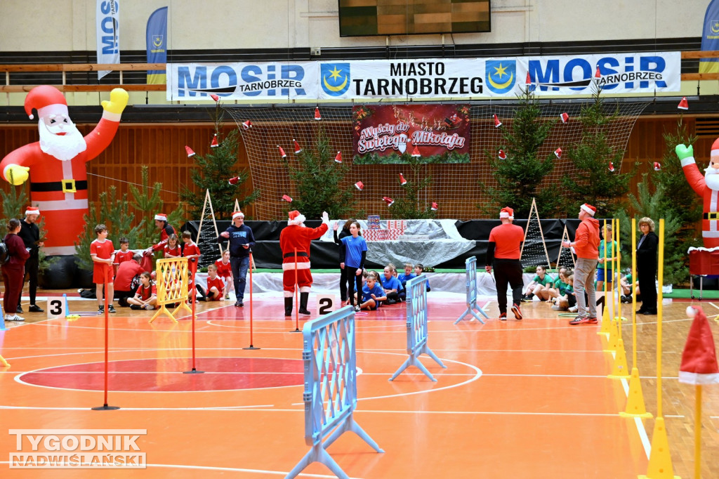 Sportowe Mikołajki na hali w Tarnobrzegu