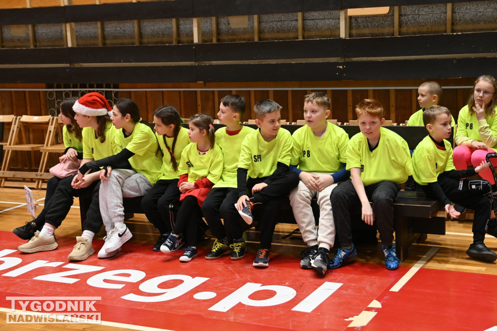 Sportowe Mikołajki na hali w Tarnobrzegu