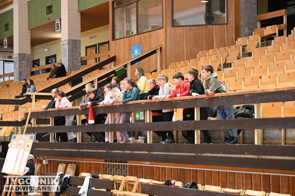 Sportowe Mikołajki na hali w Tarnobrzegu