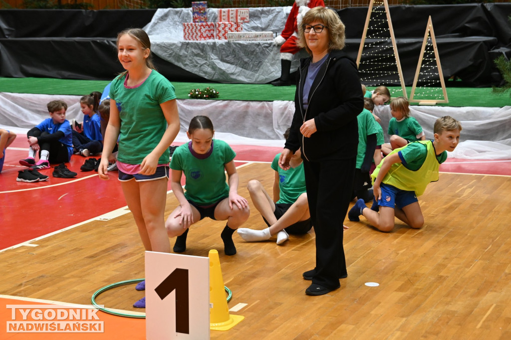 Sportowe Mikołajki na hali w Tarnobrzegu