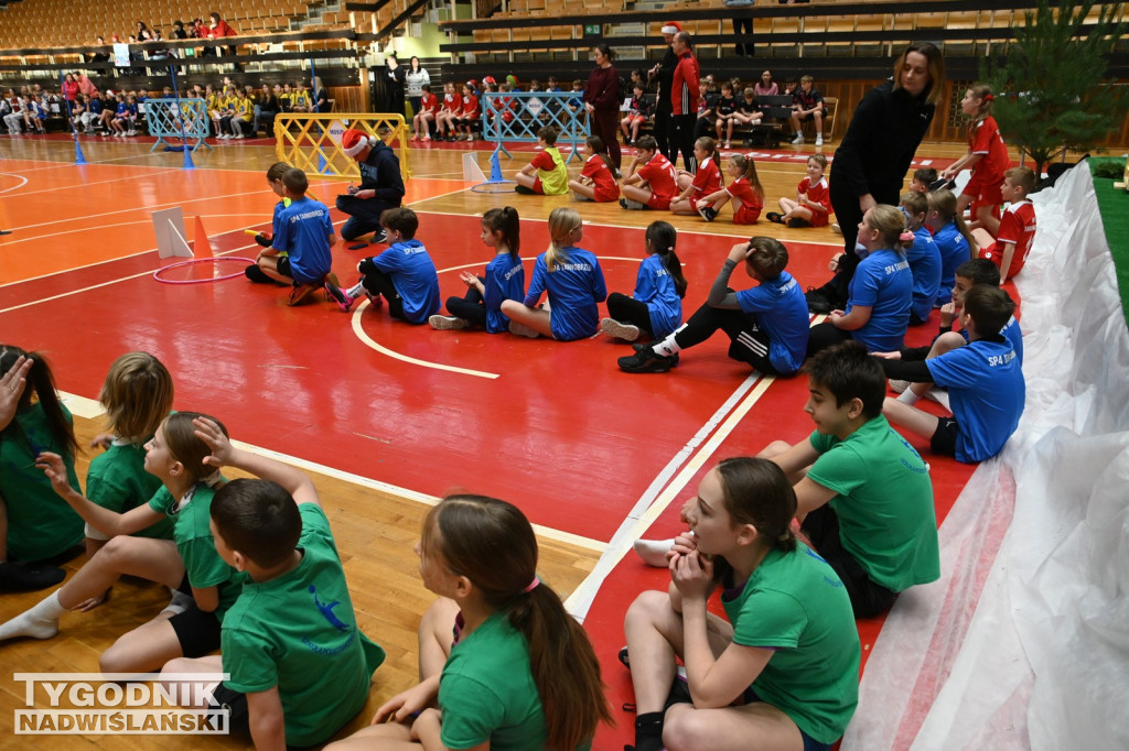 Sportowe Mikołajki na hali w Tarnobrzegu