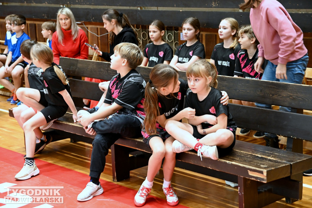 Sportowe Mikołajki na hali w Tarnobrzegu