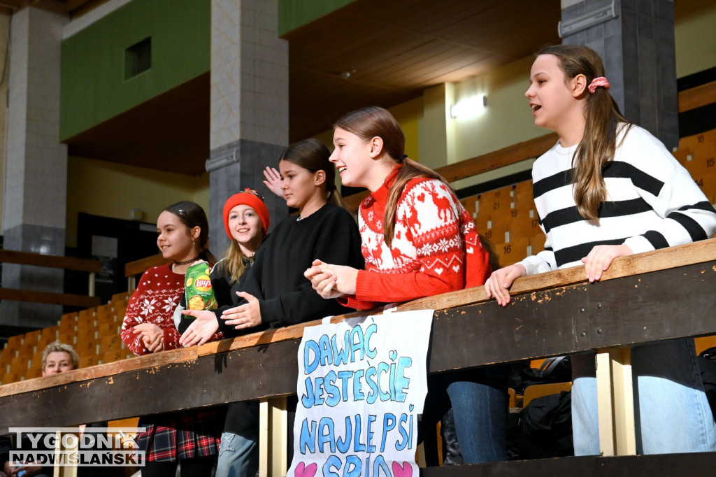 Sportowe Mikołajki na hali w Tarnobrzegu