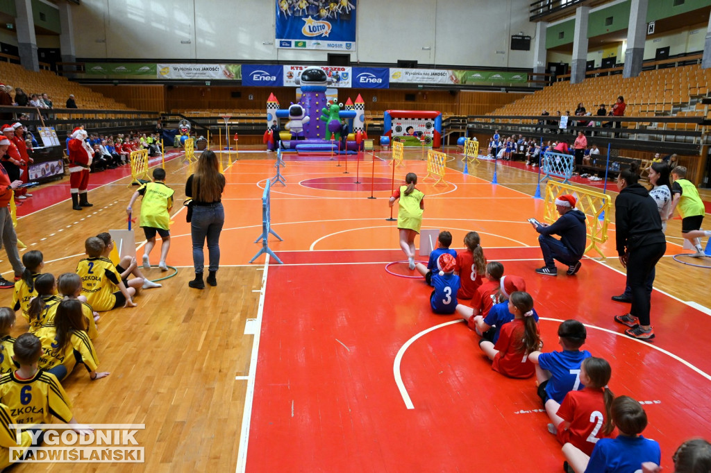Sportowe Mikołajki na hali w Tarnobrzegu
