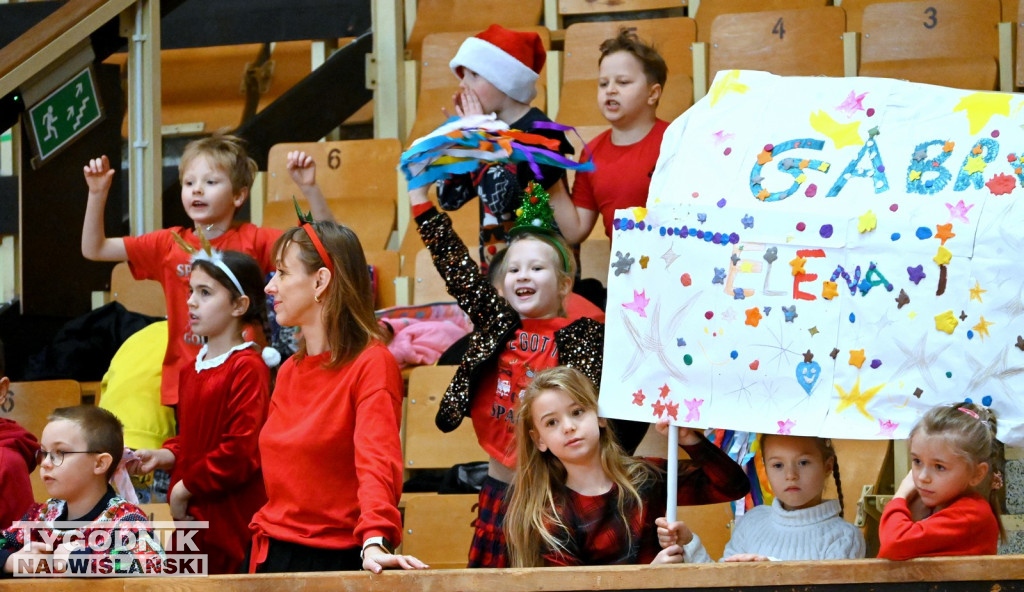 Sportowe Mikołajki na hali w Tarnobrzegu
