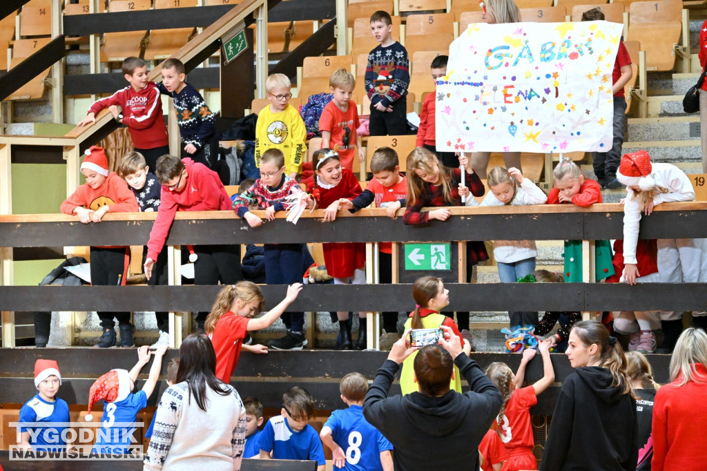 Sportowe Mikołajki na hali w Tarnobrzegu
