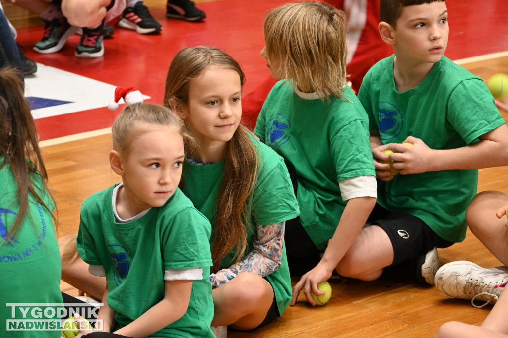 Sportowe Mikołajki na hali w Tarnobrzegu