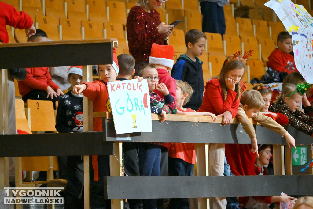 Sportowe Mikołajki na hali w Tarnobrzegu