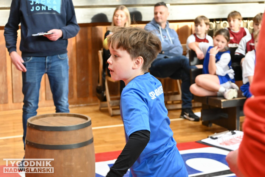 Sportowe Mikołajki na hali w Tarnobrzegu