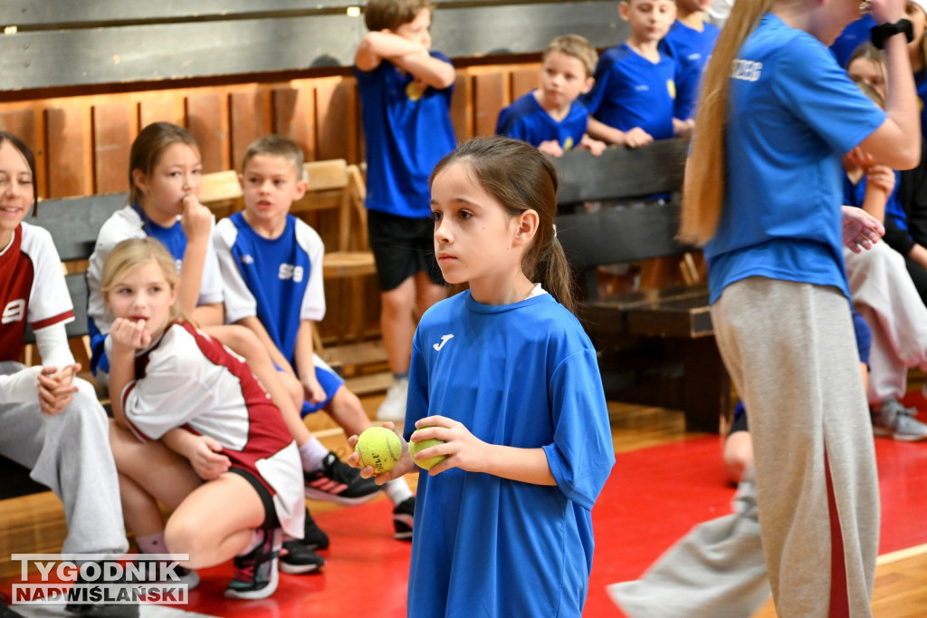 Sportowe Mikołajki na hali w Tarnobrzegu