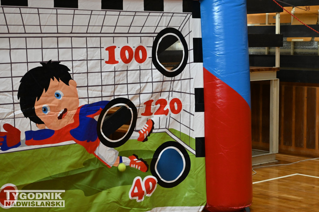 Sportowe Mikołajki na hali w Tarnobrzegu