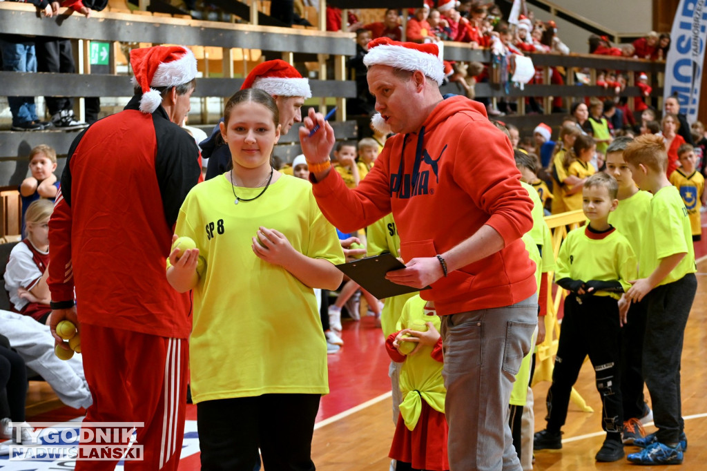 Sportowe Mikołajki na hali w Tarnobrzegu