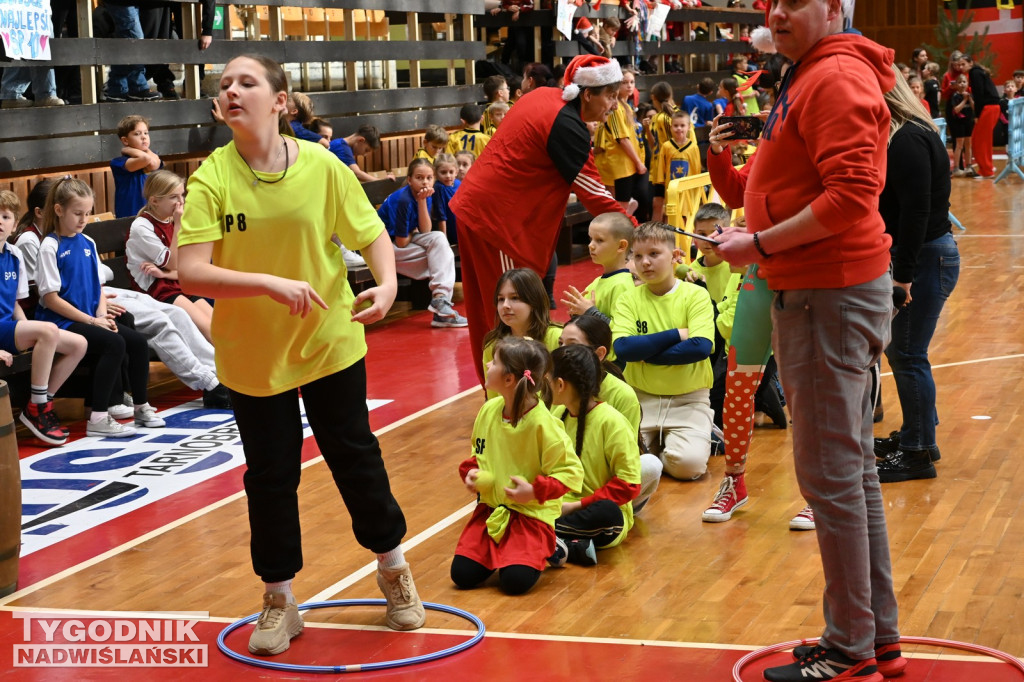 Sportowe Mikołajki na hali w Tarnobrzegu
