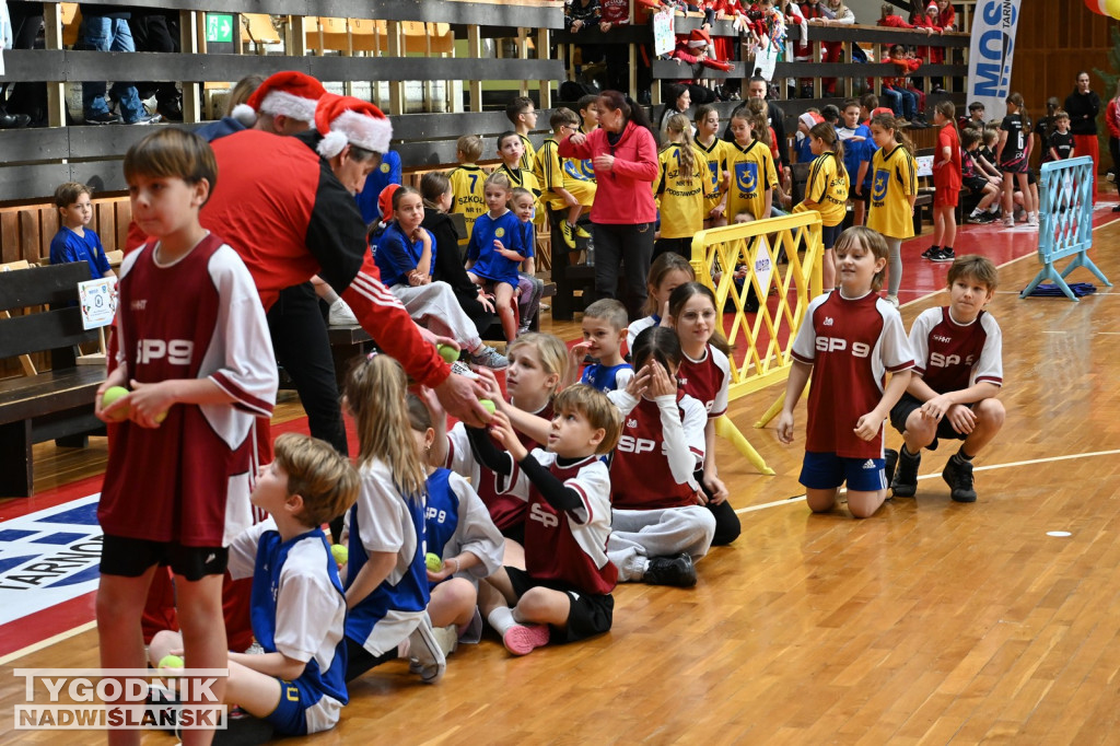 Sportowe Mikołajki na hali w Tarnobrzegu