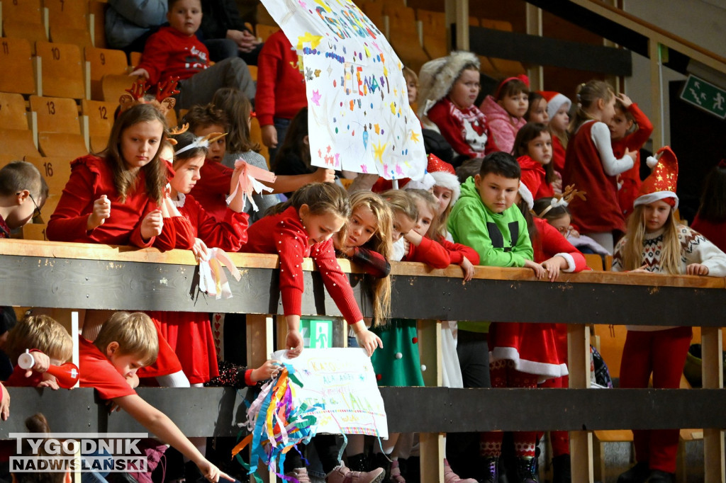 Sportowe Mikołajki na hali w Tarnobrzegu