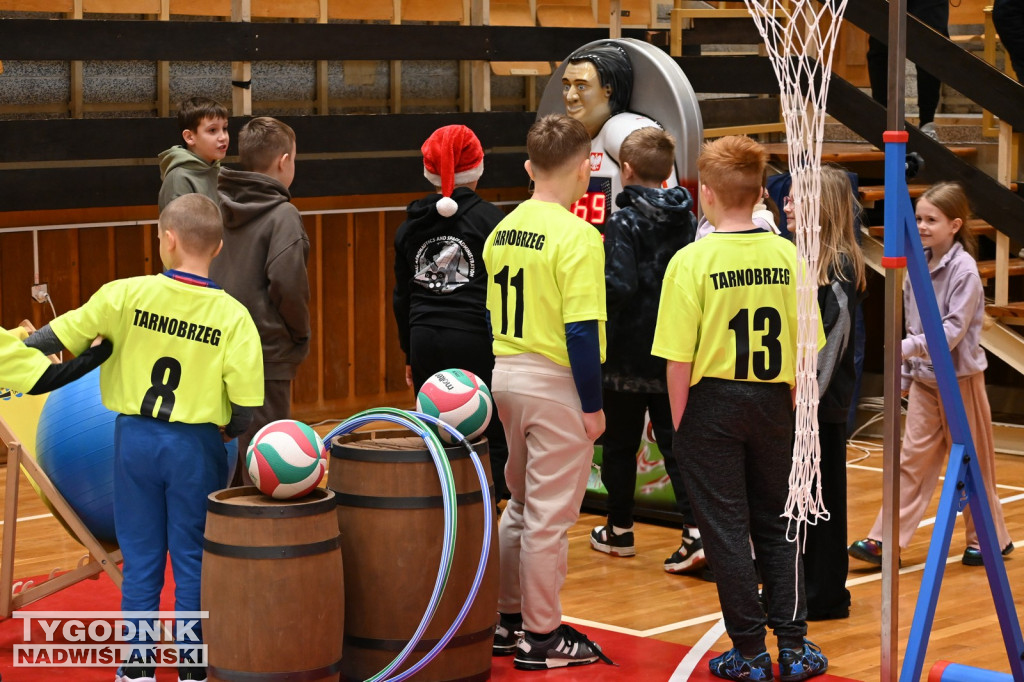 Sportowe Mikołajki na hali w Tarnobrzegu