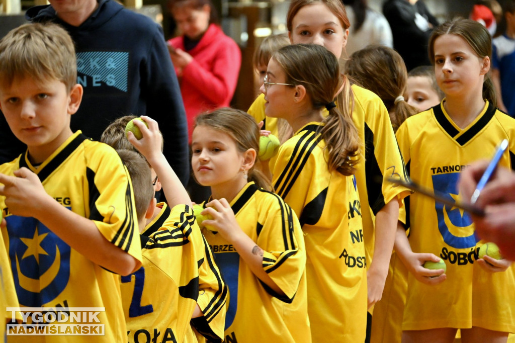 Sportowe Mikołajki na hali w Tarnobrzegu